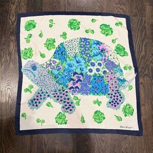 Salvatore Ferragamo Vintage Silk Scarf Turle 34 x 34 Blue Green Beige